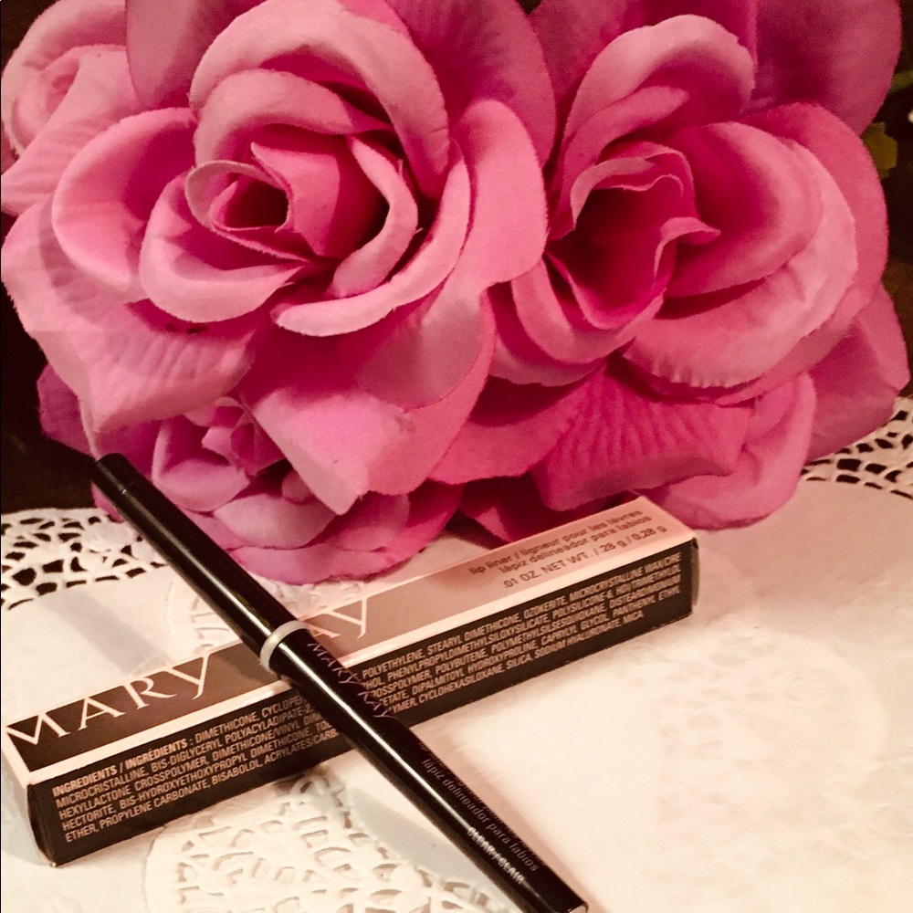 NEW Mary Kay Lip Liner color: CLEAR